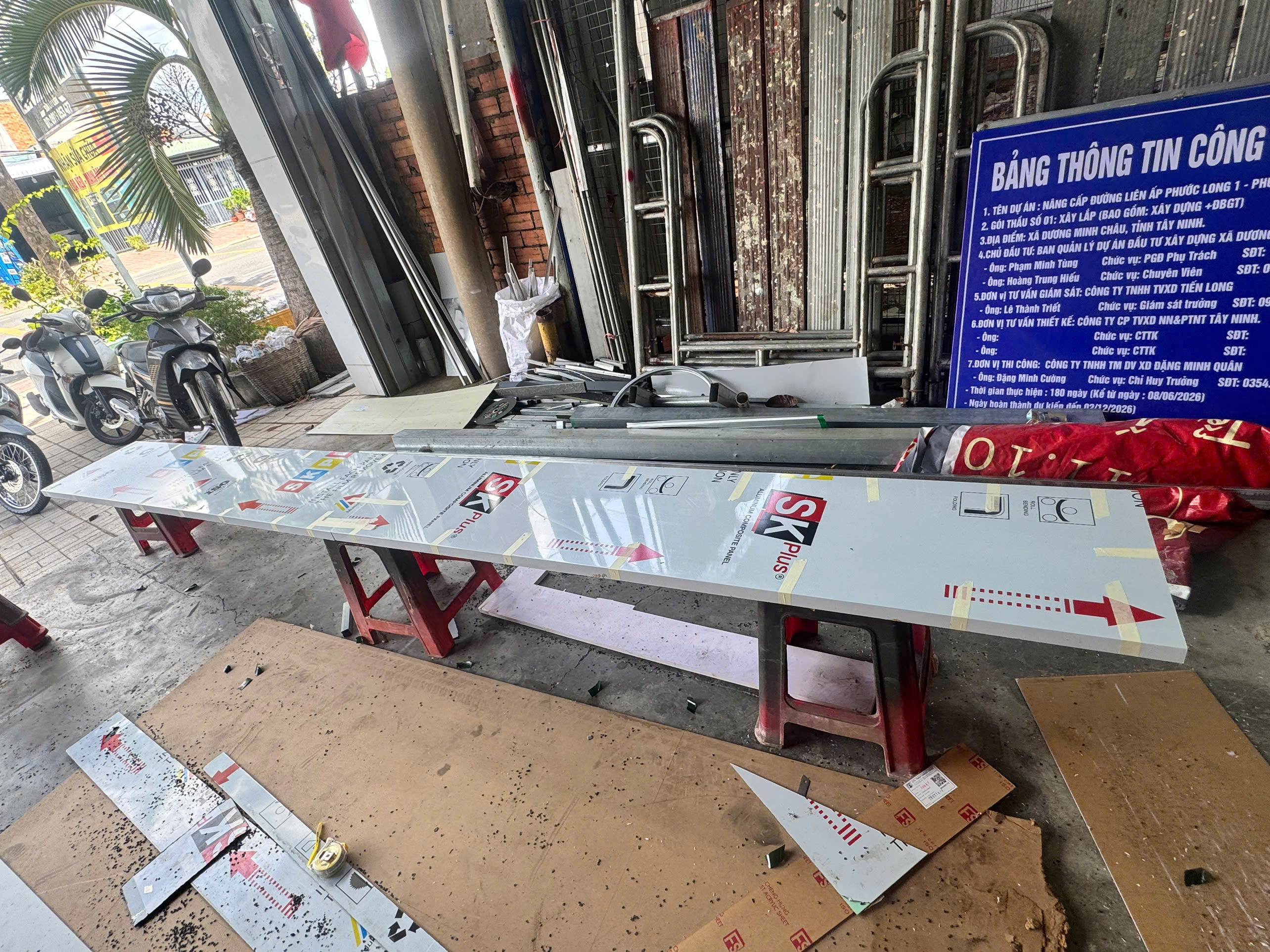 Bảng Alu hội trường